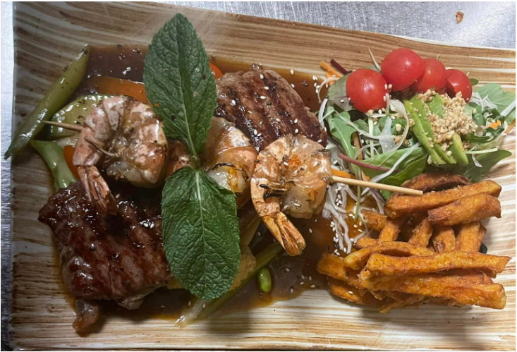 Medium Gegrille Rind – Entrecote und Gegrille Garnelen